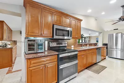 2531 NE 195th, Miami, FL 33180 - Photo 28