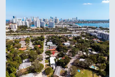 2470 NE 182nd #1, North Miami Beach, FL 33160 - Photo 4