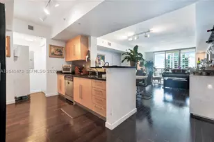 325 S Biscayne, Miami, FL 33131 - Photo 2