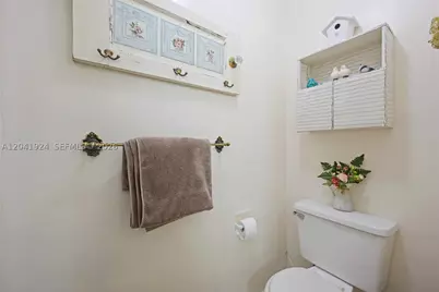 906 SW 8th, Hallandale Beach, FL 33009 - Photo 16