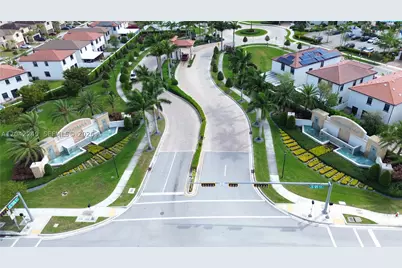 10604 W 33rd, Hialeah, FL 33018 - Photo 32
