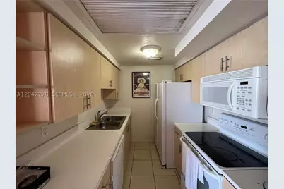 1185 Marseille #309, Miami Beach, FL 33141 - Photo 6