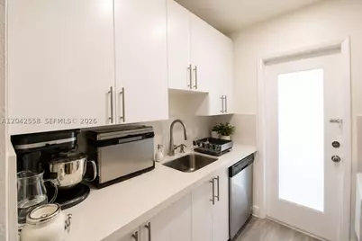 35 Edgewater #107, Coral Gables, FL 33133 - Photo 8