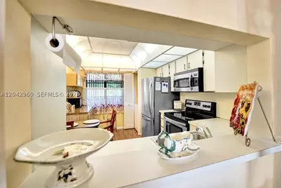 1000 Colony Point #422, Pembroke Pines, FL 33026 - Photo 46