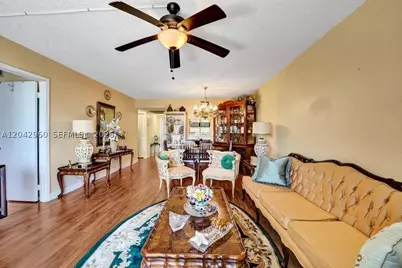 1000 Colony Point #422, Pembroke Pines, FL 33026 - Photo 32