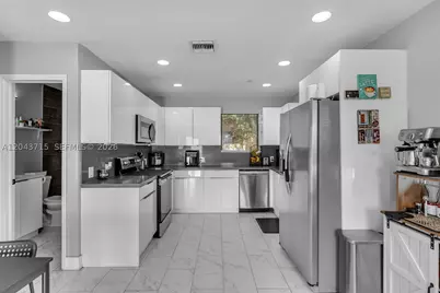 15100 NE 14th, North Miami Beach, FL 33162 - Photo 16