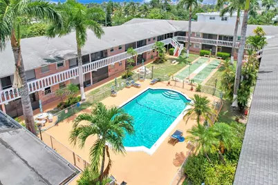 160 NE 8th #27A, Hallandale Beach, FL 33009 - Photo 4