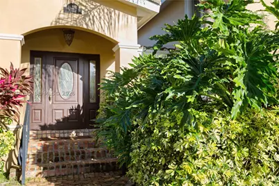 6315 Maynada, Coral Gables, FL 33146 - Photo 2
