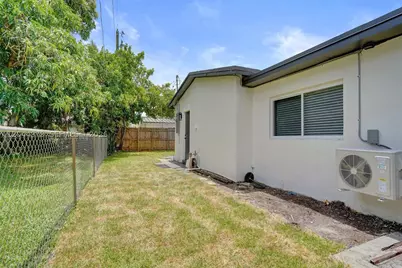 211 SW 64th, Pembroke Pines, FL 33023 - Photo 30