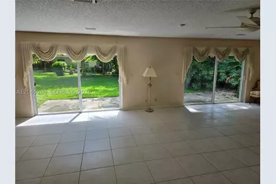 908 Cypress #V57, Pompano Beach, FL 33069 - Photo 12