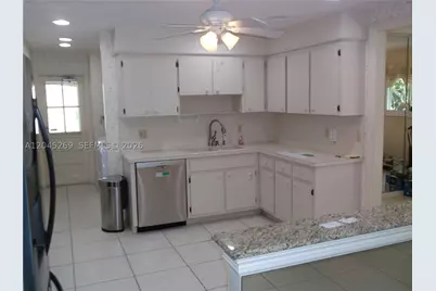 908 Cypress #V57, Pompano Beach, FL 33069 - Photo 14