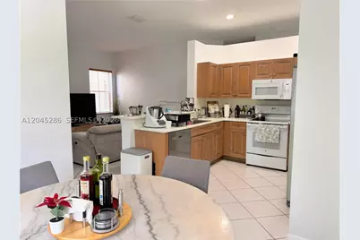 1074 Bluewood, Weston, FL 33327 - Photo 10