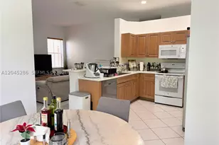 1074 Bluewood, Weston, FL 33327 - Photo 10