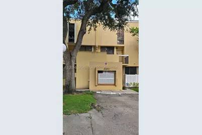 2810 SW 87th #910, Davie, FL 33328 - Photo 2