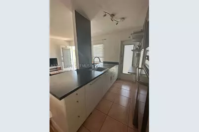 8101 Abbott #17, Miami Beach, FL 33141 - Photo 8