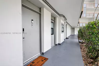 3401 N Country Club #109, Aventura, FL 33180 - Photo 4