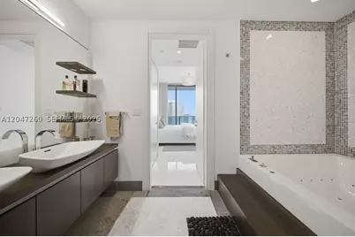200 Biscayne Boulevard #5110, Miami, FL 33131 - Photo 32