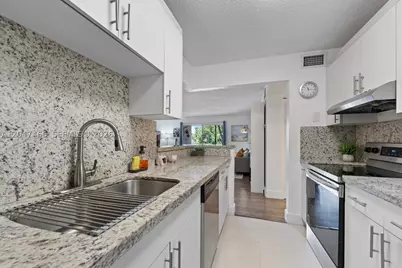 10381 N Kendall #M8, Miami, FL 33176 - Photo 14