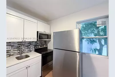 2 SW 6th #4, Dania Beach, FL 33004 - Photo 2