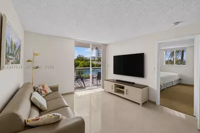 3901 Indian Creek #309, Miami Beach, FL 33140 - Photo 4