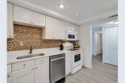 800 Parkview #131, Hallandale Beach, FL 33009 - Photo 10