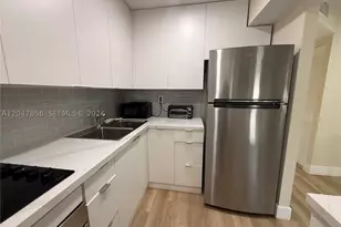 9101 Sunrise Lakes, Sunrise, FL 33322 - Photo 20
