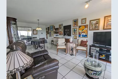 9140 Fontainebleau #504, Miami, FL 33172 - Photo 6