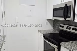 8877 Fontainebleau, Miami, FL 33172 - Photo 4