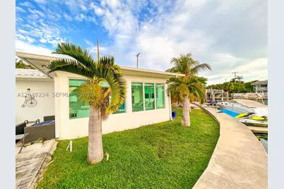 [Address not provided], North Miami, FL 33181 - Photo 4
