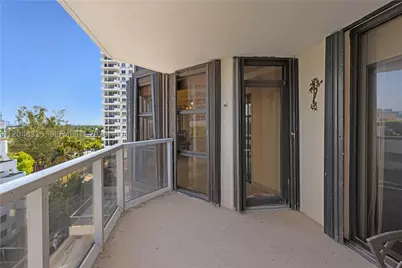 6423 Collins #703, Miami Beach, FL 33141 - Photo 10