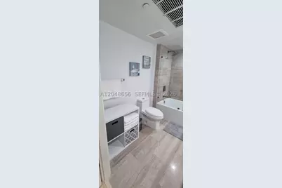 1300 Brickell Bay #1701, Miami, FL 33131 - Photo 18