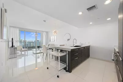 200 Biscayne Boulevard #4314, Miami, FL 33131 - Photo 4