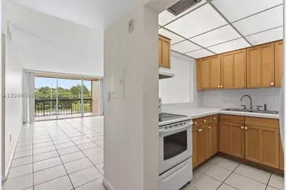 10425 SW 112th #302, Miami, FL 33176 - Photo 4
