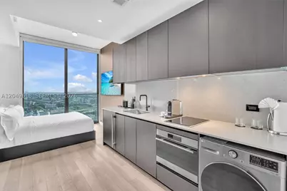 20 NE 11th #4607A, Miami, FL 33132 - Photo 2