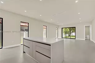 2889 SW 35, Miami, FL 33133 - Photo 10