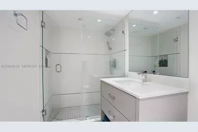 4301 Collins #403, Miami Beach, FL 33140 - Photo 6