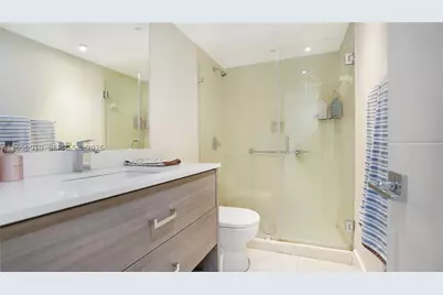 4301 Collins #403, Miami Beach, FL 33140 - Photo 8