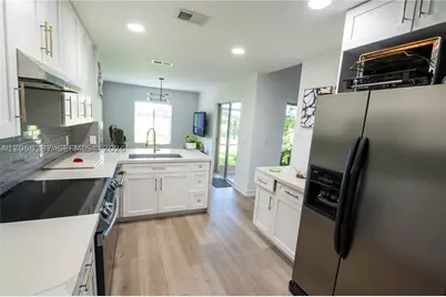 16301 Malibu #79, Weston, FL 33326 - Photo 4