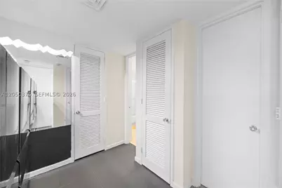 5055 Collins #9K, Miami Beach, FL 33140 - Photo 18