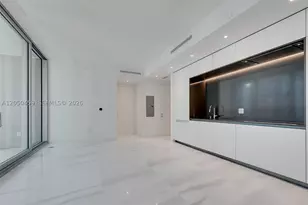 300 Biscayne Blvd, Miami, FL 33131 - Photo 8