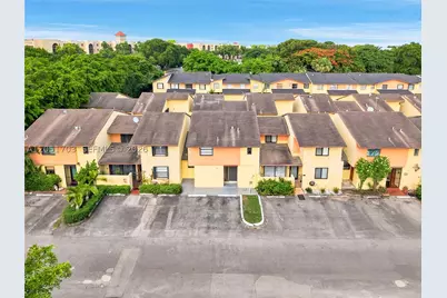 9674 Fontainebleau #28, Miami, FL 33172 - Photo 2