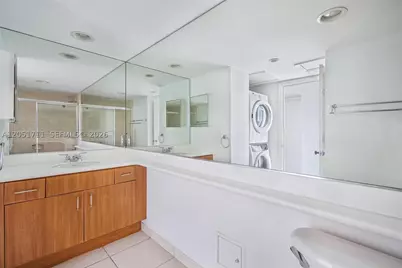5600 Collins #7J, Miami Beach, FL 33140 - Photo 16
