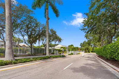 9928 NW 57th, Coral Springs, FL 33076 - Photo 28