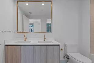 77 SE 5th, Miami, FL 33131 - Photo 10