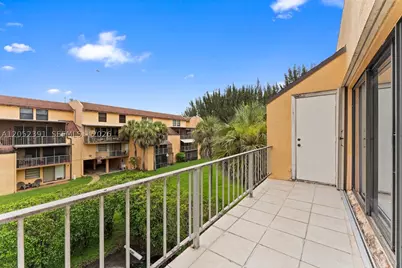 430 Commodore #310, Plantation, FL 33325 - Photo 16