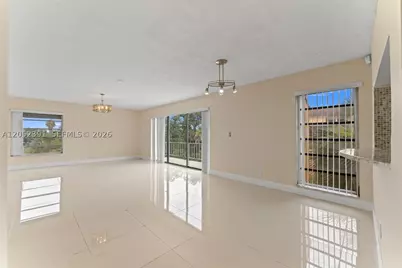 430 Commodore #310, Plantation, FL 33325 - Photo 8