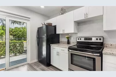 785 Crystal Lake #785, Deerfield Beach, FL 33064 - Photo 2
