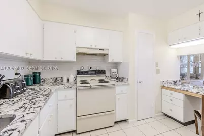 2333 Indian River #306, Vero Beach, FL 32960 - Photo 6