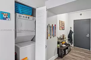 888 Biscayne, Miami, FL 33132 - Photo 26