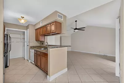 995 Riverside #120, Coral Springs, FL 33071 - Photo 8
